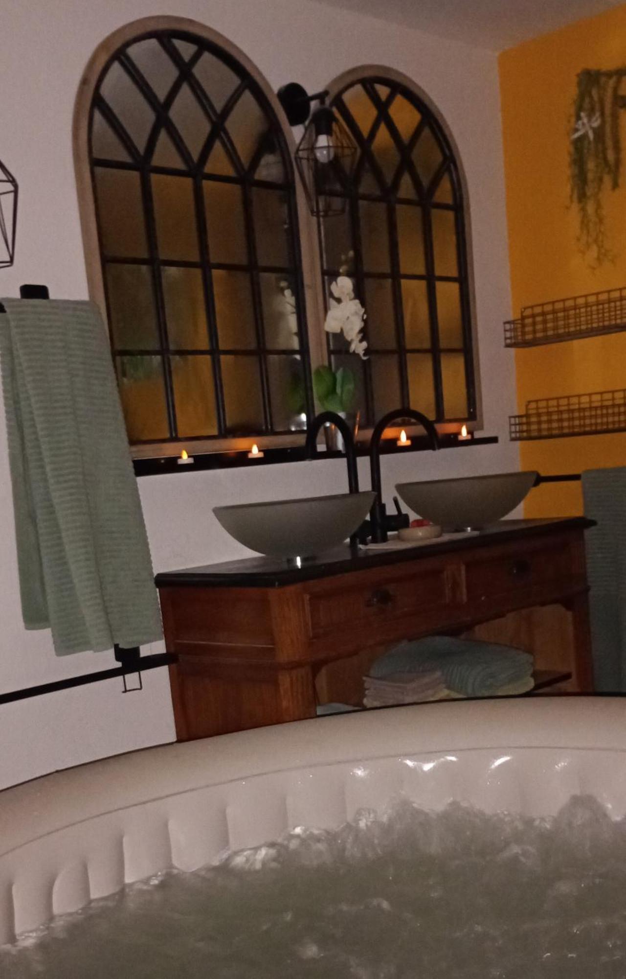 Le Clos Fleuri Ségrie エクステリア 写真